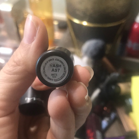Mac Lipstick Yash - Picture 2 of 3